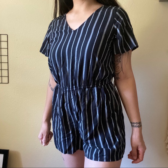 ❌SOLD❌ OLD NAVY BLACK STRIPE ROMPER - Picture 2 of 8